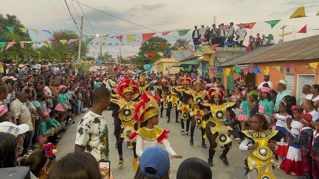 Creatividad y colorido matizan carnaval de Pedro Corto, tras años de ausencia