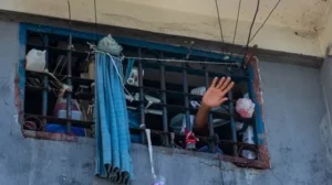 Las bandas armadas irrumpen en una prisión en el centro de Haití y liberan presos
