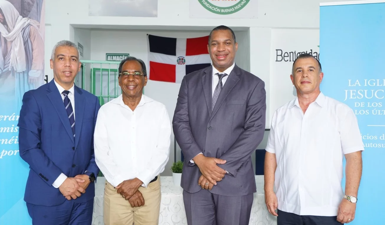 La Iglesia de Jesucristo dona equipos de cocina y agua potable para combatir la desnutrición infantil en Azua