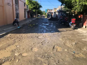 Residentes en Engombe tienen décadas exigiendo el arreglo de sus calles. Fuente externa