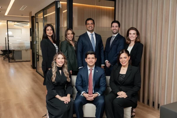 Melisa Hennig, Juliana Reyes, Nelson M. Guerrero, Francisco Domínguez, María Rodríguez, Paulette Ferreira, William Veloz y Luz Batista.