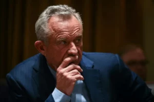 Secretario de salud de EEUU apoya vacuna contra el sarampión por brote en Texas