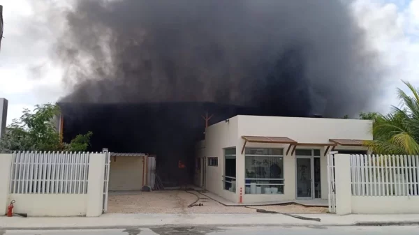 Sistema 911 coordina respuesta ante incendio en empresa en La Altagracia