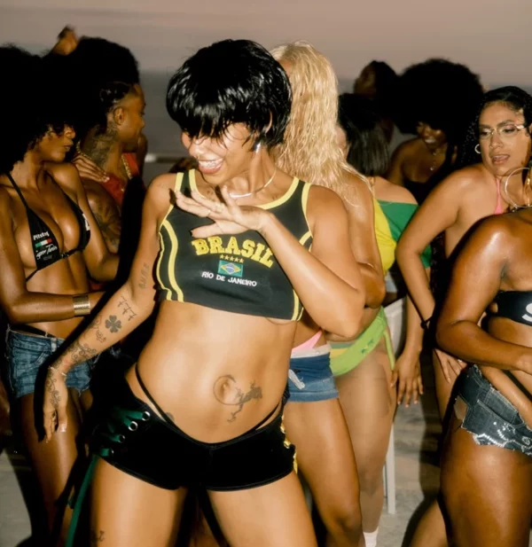 -Tokischa estrena Piscis-