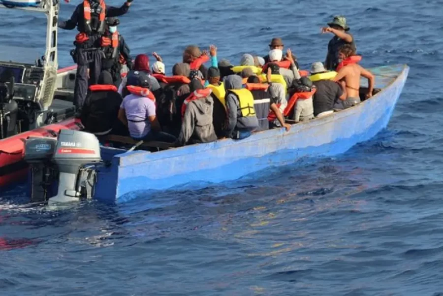 Repatrían a 32 migrantes a República Dominicana tras llegar a costas de Puerto Rico Repatrían a 32 migrantes a República Dominicana tras llegar a costas de Puerto Rico