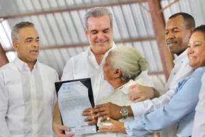 Más de 463,000 dominicanos han sido beneficiados con entrega de títulos de propiedad