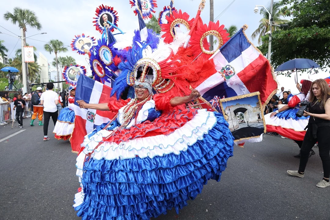 El malecón de Santo Domingo se llena de color y creatividad en el cierre del carnaval