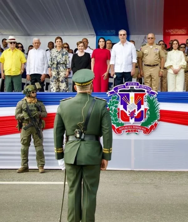 Abinader encabeza desfile cívico-militar en 181 aniversario Batalla 30 de Marzo