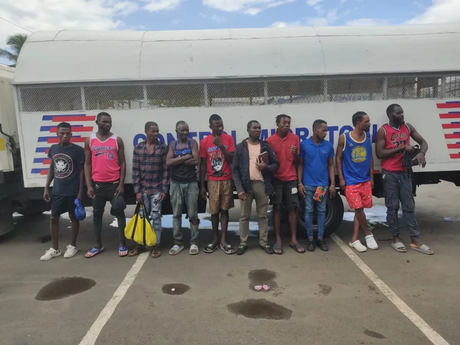 Parte de los haitianos indocumentados apresados por la Dirección General de Migración. Fuente externa Parte de los haitianos indocumentados apresados por la Dirección General de Migración. Fuente externa