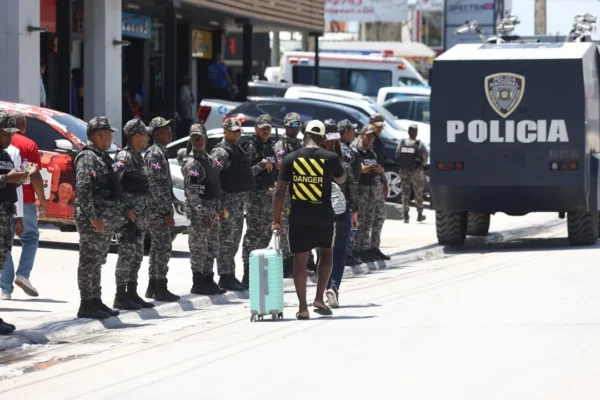 La presencia policial en el Hoyo de Friusa es notable. Elieser Tapia