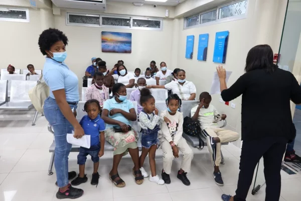 Aumentan infecciones respiratorias en niños tras inicio de clases, advierte Hospital Hugo Mendoza
