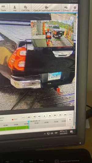 Una camioneta evadió el pago del peaje. Fuente externa