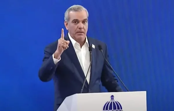 Presidente Abinader sobre aranceles de Trump : “Estamos en una posición favorable con el 10%”