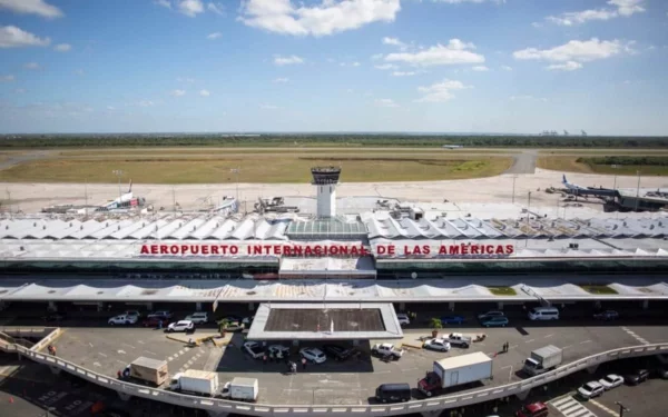 El Aeropuerto Internacional de las Américas es una de las terminales aéreas más importantes del país. Fuente externa