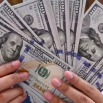 Gobierno prevé un dólar más barato de lo estimado en marzo