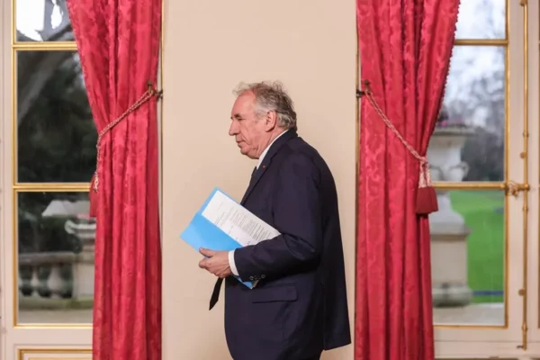 Trump es acusado de “destruir el orden mundial” por el primer ministro francés