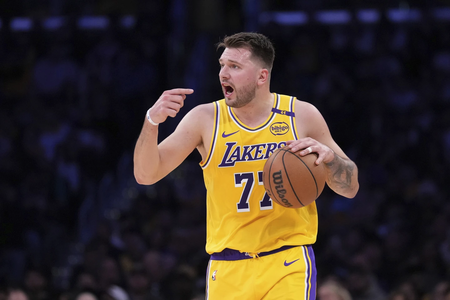 Lakers derrotan a los diezmados Denver Nuggets