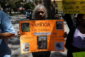 Familiares piden justicia y regreso de migrantes venezolanos encarcelados en El Salvador