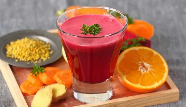 Un jugo naranja, remolacha y jengibre, puede ayudar a mejorar tú circulación sanguínea. Fuente externa