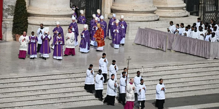 El Vaticano mantiene en suspenso actividades del papa. El Vaticano mantiene en suspenso actividades del papa.