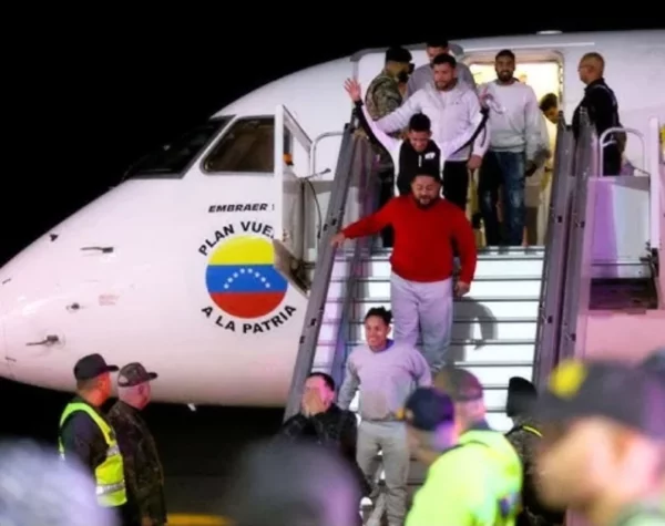 Las autoridades recibieron el mayor grupo de repatriados.