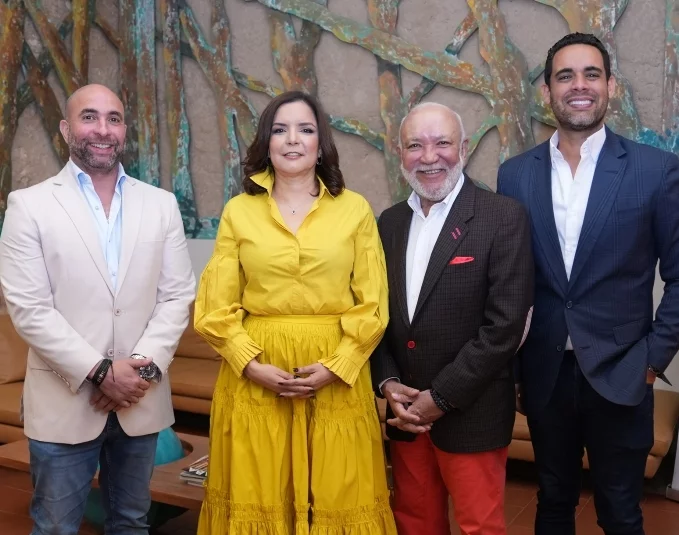 Irving Alberti, Valentina Ada Fernández, Jochy Santos y Albert Mena. Irving Alberti, Valentina Ada Fernández, Jochy Santos y Albert Mena.