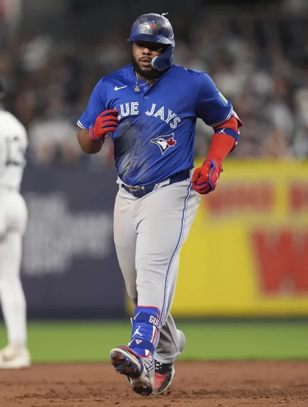 Vladimir Guerrero Jr.  se siente bastante confortable jugando en  el Yankee Stadium.  Ap