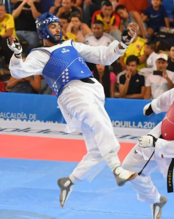 Moisés Hernández en acción representando al país en un evento internacional.  Archivo