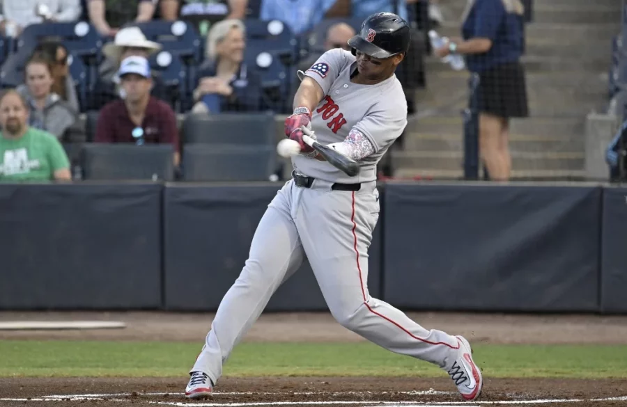 El dominicano Rafael Devers no ha podido adaptarse al rol de bateador designado y volver al terreno podría serle mejor.