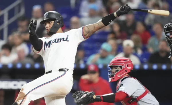 El prospecto dominicano Agustín Ramírez, de los Marlins, llegó con el bate muy alegre.  Ap