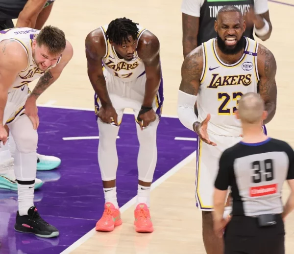 LeBron James y Luka Don cic no pudieron detener a Wolves.