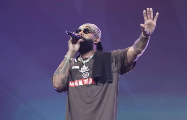 El artista boricua Eladio Carrión se presentaba este  Sábado Santo  en Altos de Chavón.