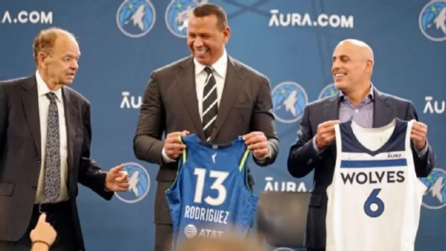 Glen Taylor acordó que el grupo Marc Lore-Alex Rodríguez, tras realizar el traspaso.