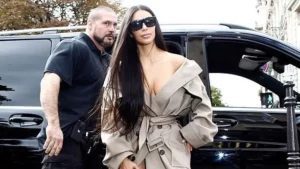 Kim Kardashian y su guardaespaldas Pascal Duvier en París en 2016.