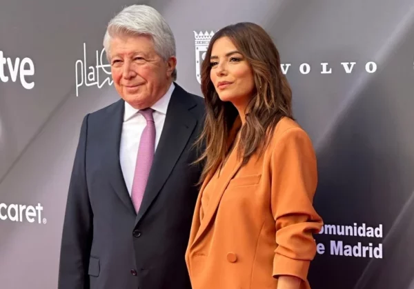 Enrique Cerezo, presidente de Premios Platino, junto a Eva Longoria durante el festival.  fuente externa.