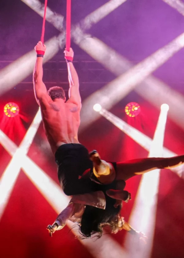 Artistas de Symphony Circus en uno de sus ensayos.