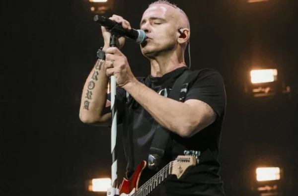 Ero Ramazzotti  está listo para iniciar una gira que lo llevará por América y Europa  en el año 2026.  fuente externa.