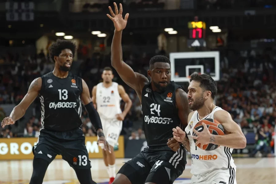 Acción del partido entre Real Madrid y París Basketball.