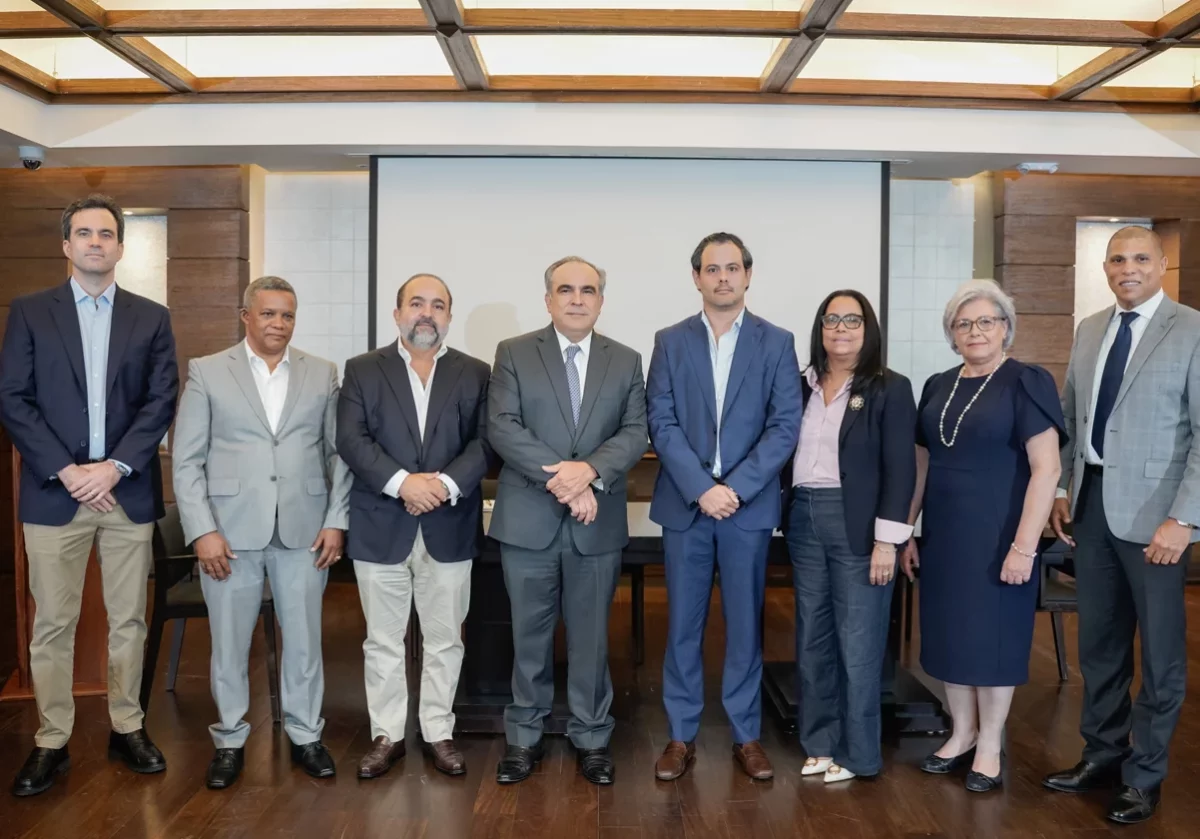 Leonardo Macarrulla, Rafael Bueno, Mario Chabebe, Celso Juan Marranzini, Antonio Pappaterra, Jackie Susana, Cándida Mejía y Ramón de los Santos.