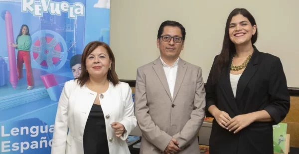 Gabriela Huguet, Carlos Aburto y Vanessa Cosme.