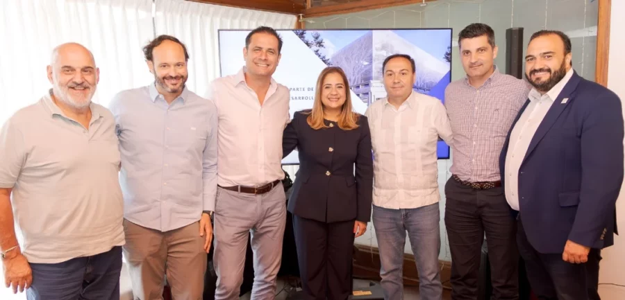 Empresarios junto VPA de Alaver, Irlonca Tavárez. Empresarios junto VPA de Alaver, Irlonca Tavárez.