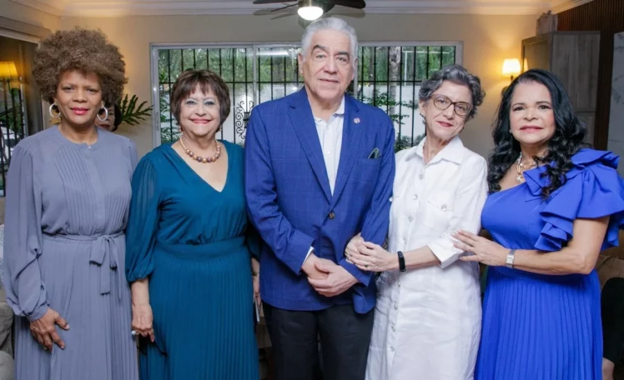 Marivel Contreras, Verónica Sención, José Miguel Soto Jiménez, Carmen Imbert Brugal y Angélica Fernández de Lluberes. Marivel Contreras, Verónica Sención, José Miguel Soto Jiménez, Carmen Imbert Brugal y Angélica Fernández de Lluberes.