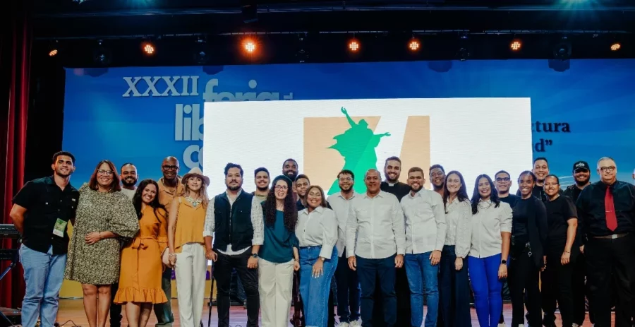 Miembros de la fundación durante el lanzamiento. Miembros de la fundación durante el lanzamiento.