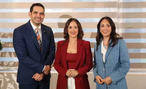 Alberto Mencía, Nijshme Mascaró y Melba Marrero.