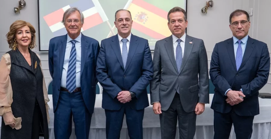 Pilar Serret Murga, Antonio Pérez-Hernández y Torra, Francisco Pérez, Víctor -Ito- Bisonó y Jaime Montalvo. Pilar Serret Murga, Antonio Pérez-Hernández y Torra, Francisco Pérez, Víctor -Ito- Bisonó y Jaime Montalvo.