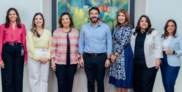 Nadia Ureña, Arianny Pérez, Persia Álvarez, Francisco A. Torres, Vanessa Pérez, Priscilla Montás y Channy Liranzo.
