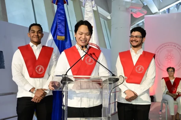 Pazzis Alejandro Paulino (becario PIES), Allen Silverio y Huan Hao Wu