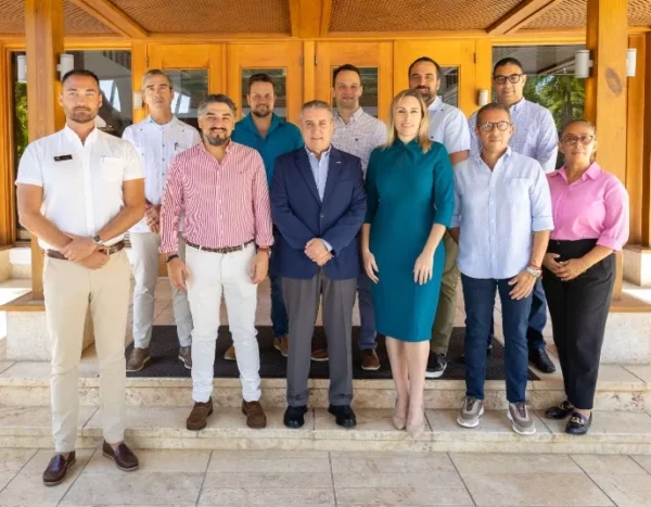Los miembros de la junta directiva, durante la asamblea general.