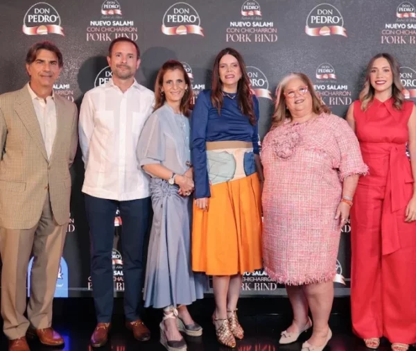 Fernando Armenteros, Roberto Bonetti, Ligia Bonetti, Madeline Cruz, Lil Esteva, María Fernanda Valerio y José Miguel Bonetti.