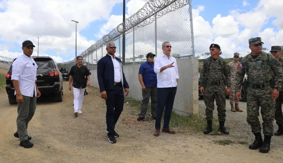 El presidente realizó un recorrido por los puntos fronterizos, a propósito de las 15 medidas que había anunciado. José de León El presidente realizó un recorrido por los puntos fronterizos, a propósito de las 15 medidas que había anunciado. José de León
